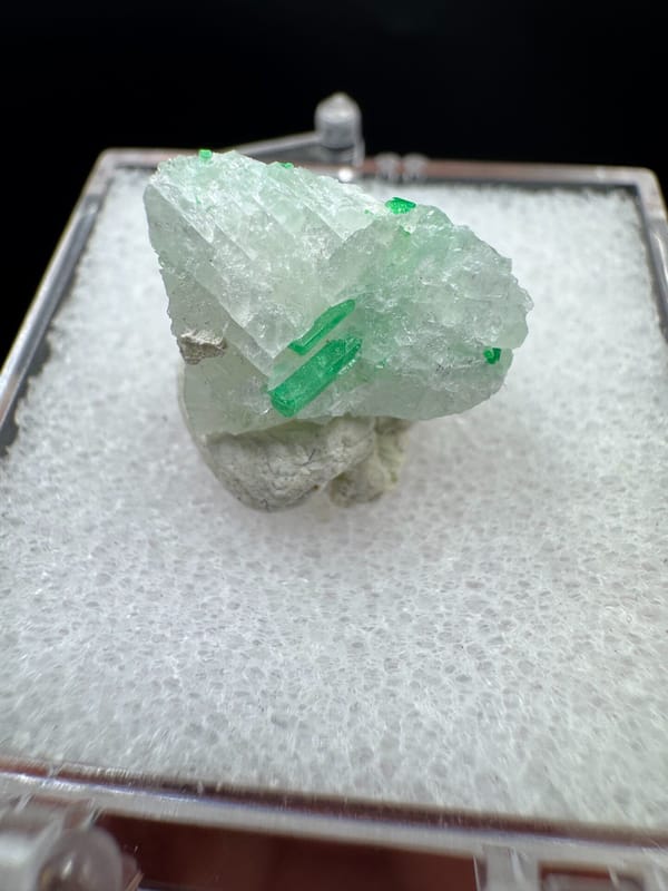 Emerald from Qinling, Shaanxi, China, individual mineral specimen view 9