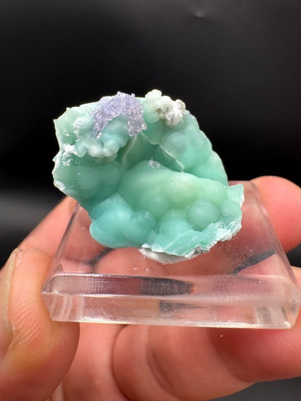 Creedite from Guizhou, China, individual mineral specimen view 1