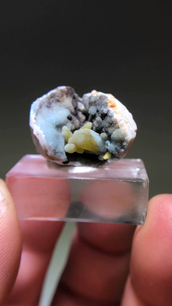Plumbogummite from Guangxi, China, individual mineral specimen view 7