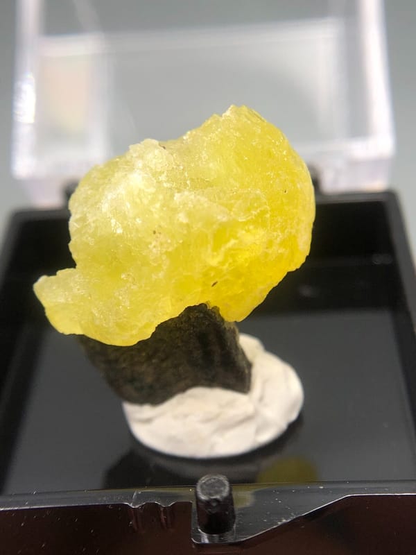 Brucite from Pakistan, individual mineral specimen view 1