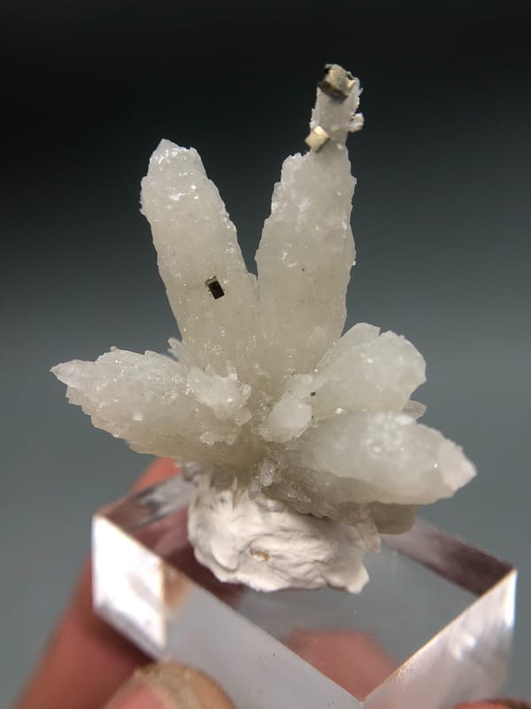 Quartz from Shangbao Mine, Leiyang, Hunan, China, individual mineral specimen view 2
