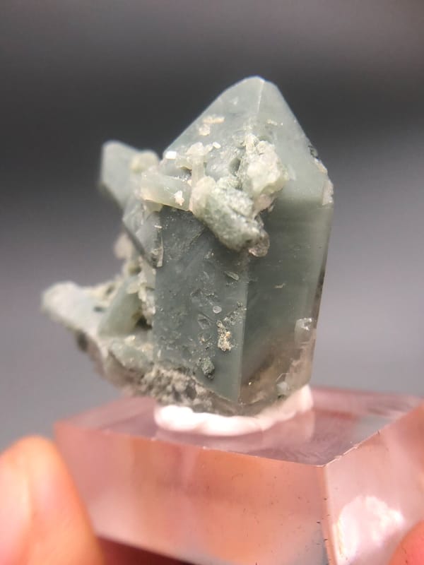 Quartz from Sichuan, China, individual mineral specimen view 8