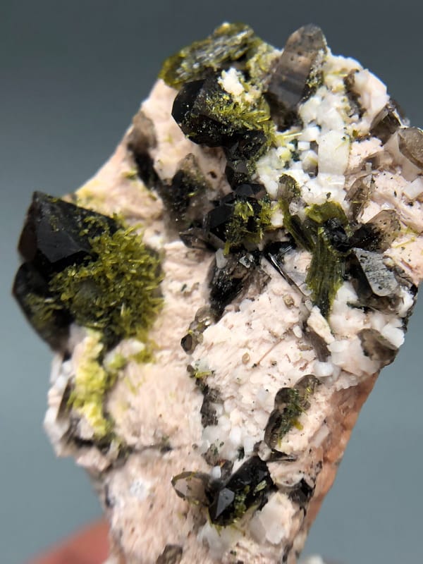 Quartz from Fujian, China, individual mineral specimen view 2