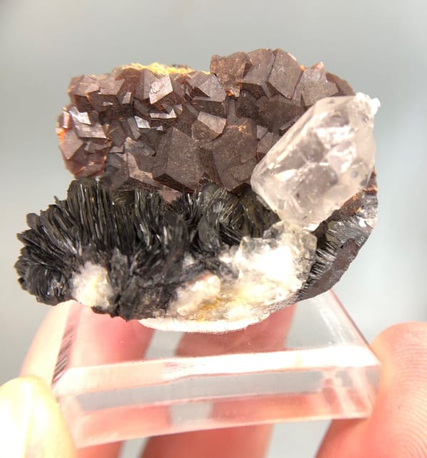 Grossular from Guangdong, China, individual mineral specimen view 1