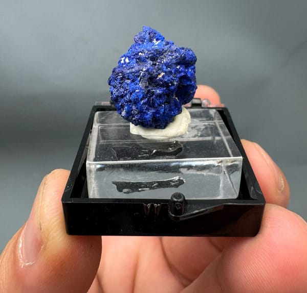 Abgerundete Royal-Blue Azurite Crystal Group