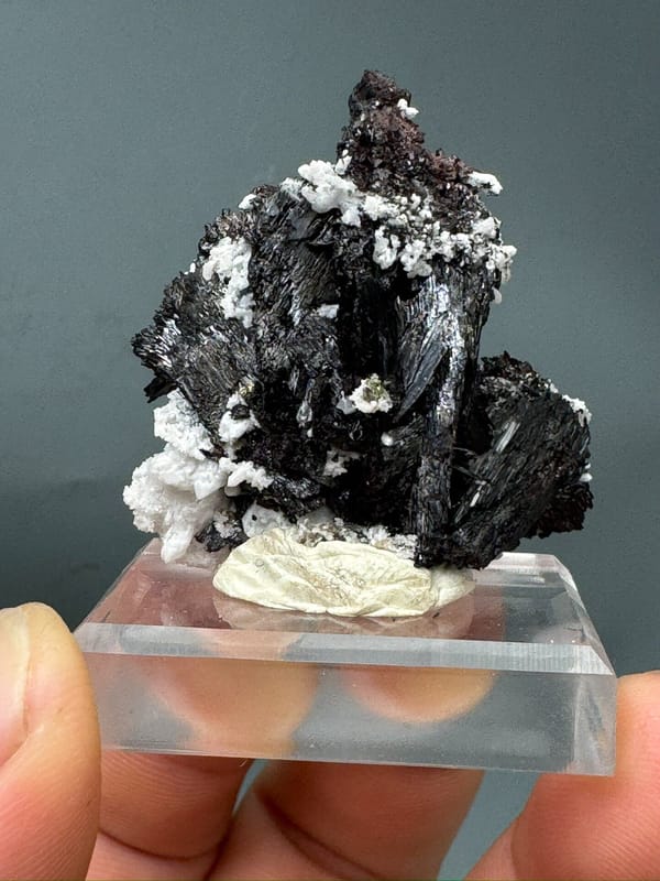 Hubnerite from Yaogangxian Mine, Yizhang Co., Hunan, China, individual mineral specimen view 2
