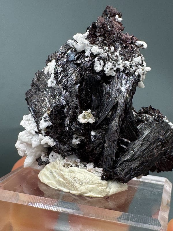 Hubnerite from Yaogangxian Mine, Yizhang Co., Hunan, China, individual mineral specimen view 4