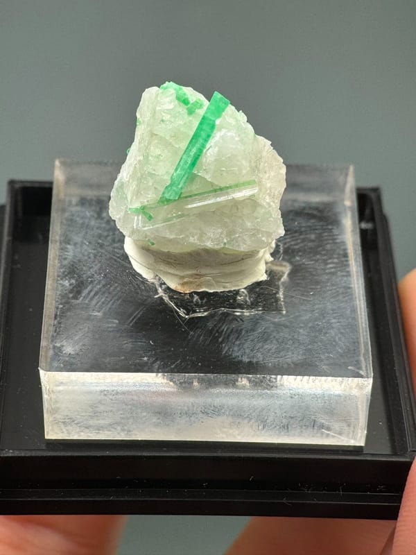 Emerald from Qinling Mountains, China, individual mineral specimen view 1