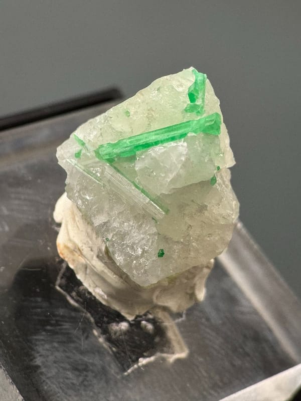 Emerald from Qinling Mountains, China, individual mineral specimen view 4