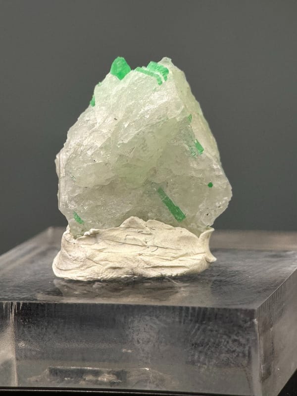Emerald from Qinling Mountains, China, individual mineral specimen view 6
