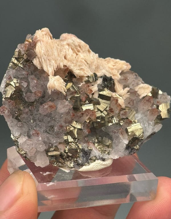 Quartz from Jiangxi, China, individual mineral specimen view 2