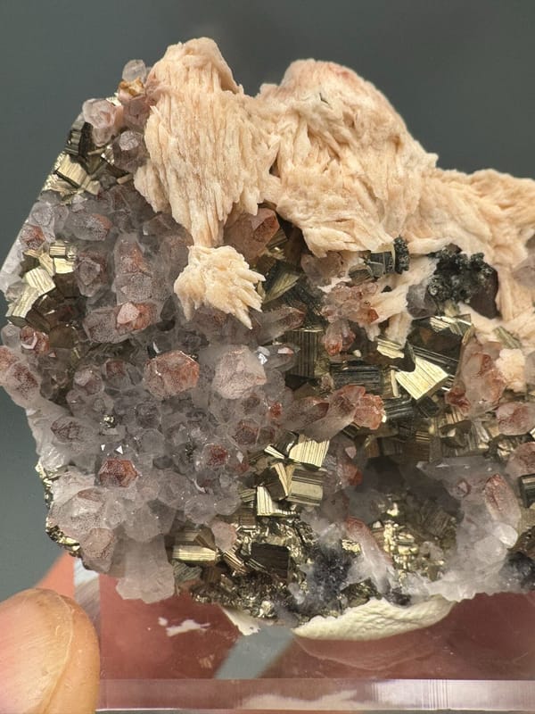 Quartz from Jiangxi, China, individual mineral specimen view 3