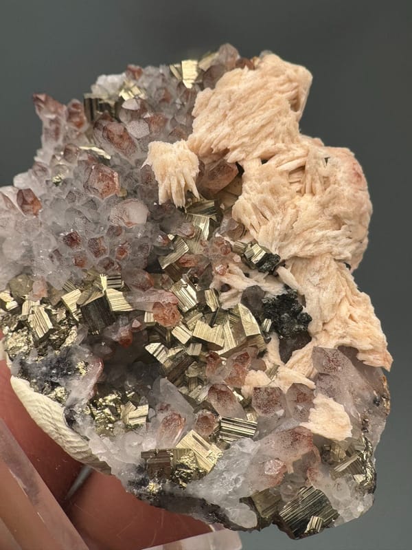 Quartz from Jiangxi, China, individual mineral specimen view 7