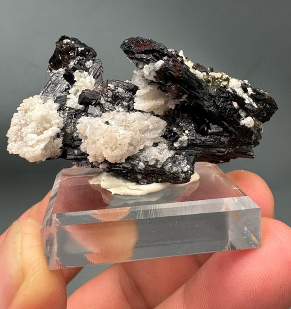 Hubnerite from Yaogangxian Mine, Yizhang Co., Hunan, China, individual mineral specimen view 2
