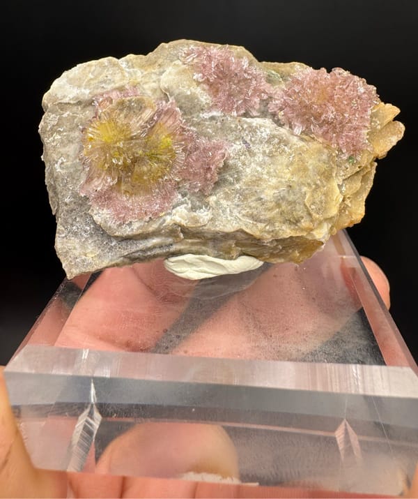 Creedite from Guizhou, China, individual mineral specimen view 1