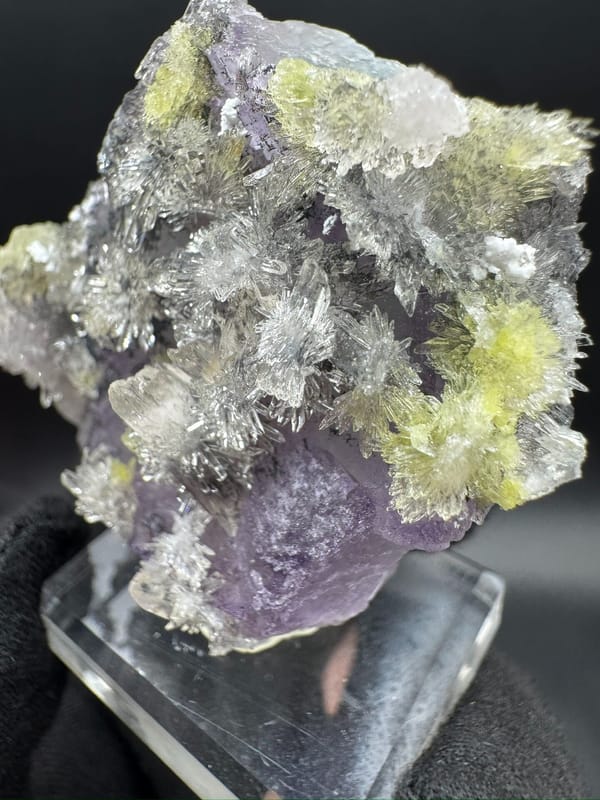 Creedite from Guizhou, China, individual mineral specimen view 5