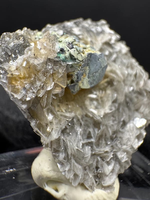Mushistonite from Xuebaoding, Pingwu Co., Sichuan, China, individual mineral specimen view 1