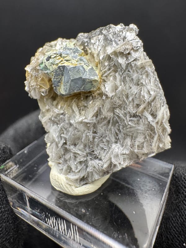 Mushistonite from Xuebaoding, Pingwu Co., Sichuan, China, individual mineral specimen view 3