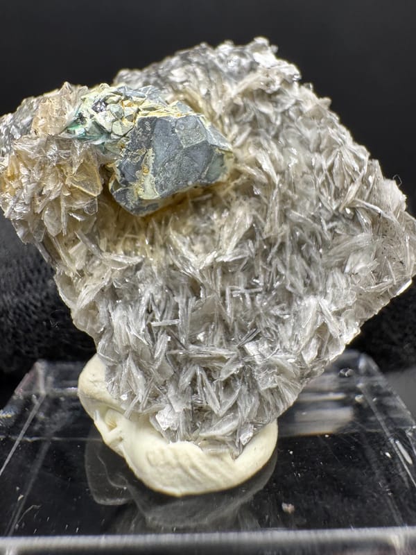 Mushistonite from Xuebaoding, Pingwu Co., Sichuan, China, individual mineral specimen view 4