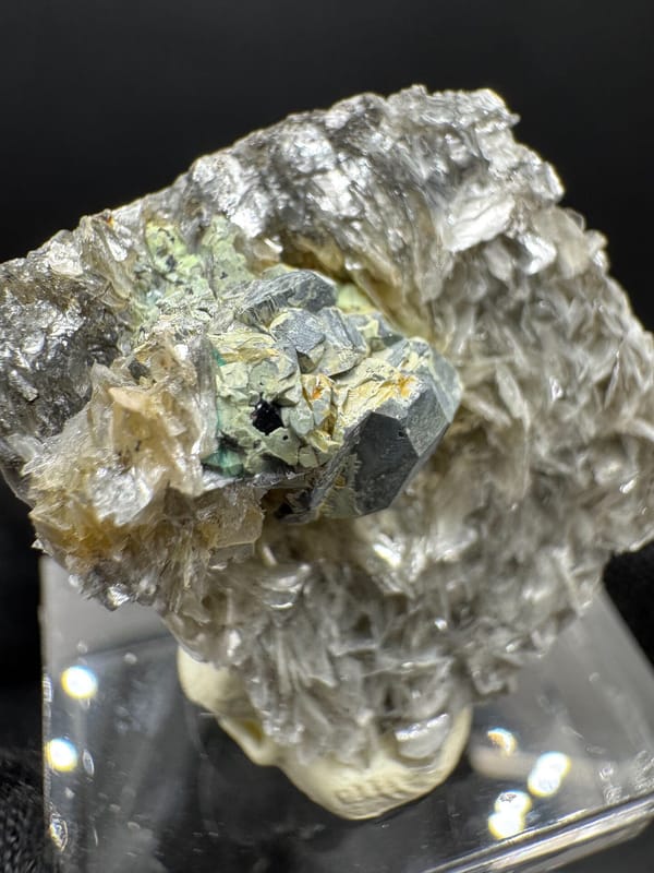 Mushistonite from Xuebaoding, Pingwu Co., Sichuan, China, individual mineral specimen view 7