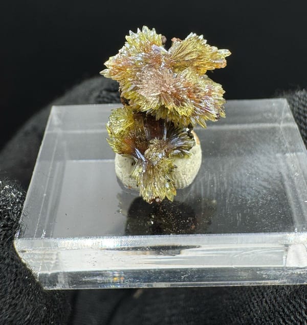 Creedite from Guizhou, China, individual mineral specimen view 1
