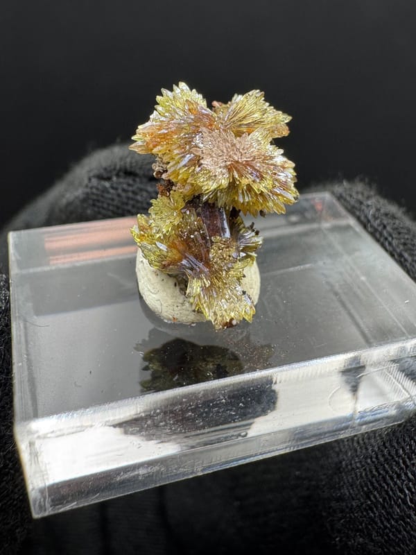 Creedite from Guizhou, China, individual mineral specimen view 3
