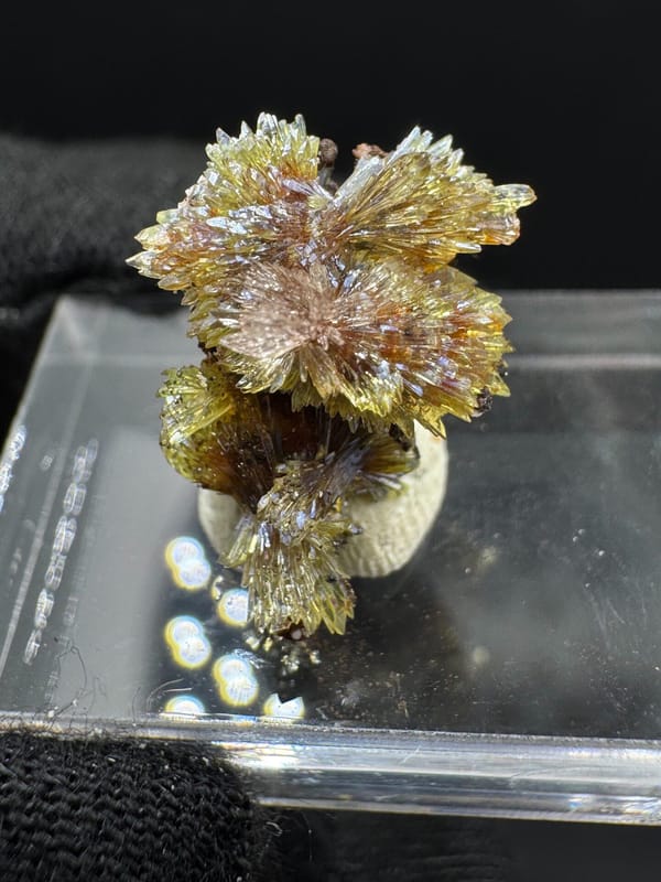 Creedite from Guizhou, China, individual mineral specimen view 5