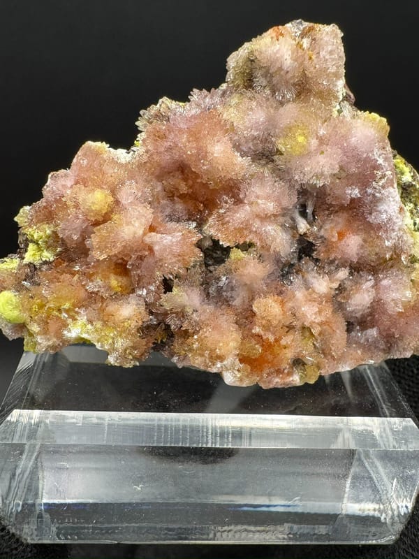 Creedite from Guizhou, China, individual mineral specimen view 1