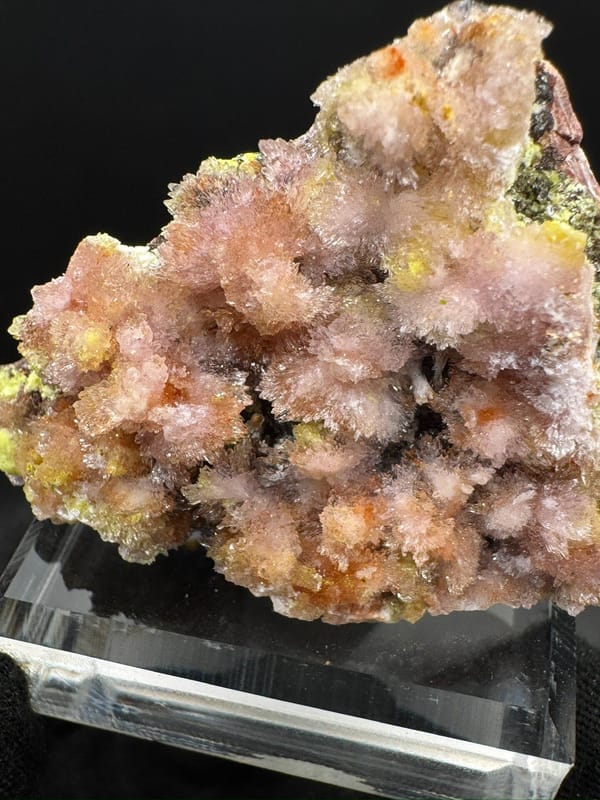 Creedite from Guizhou, China, individual mineral specimen view 5