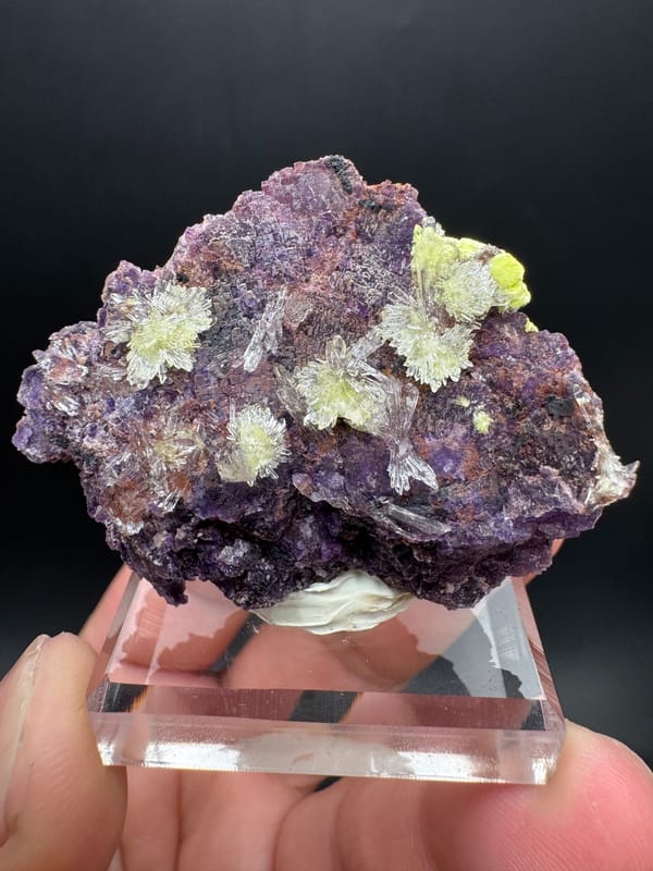 Creedite from Qinglong Co., Guizhou, China, individual mineral specimen view 2