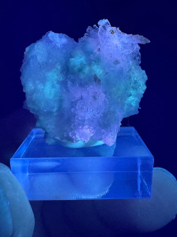 Creedite from Qinglong Co., Guizhou, China, individual mineral specimen view 2