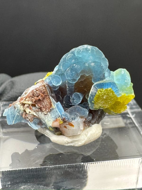 Plumbogummite from Gongcheng, Guangxi, China, individual mineral specimen view 2