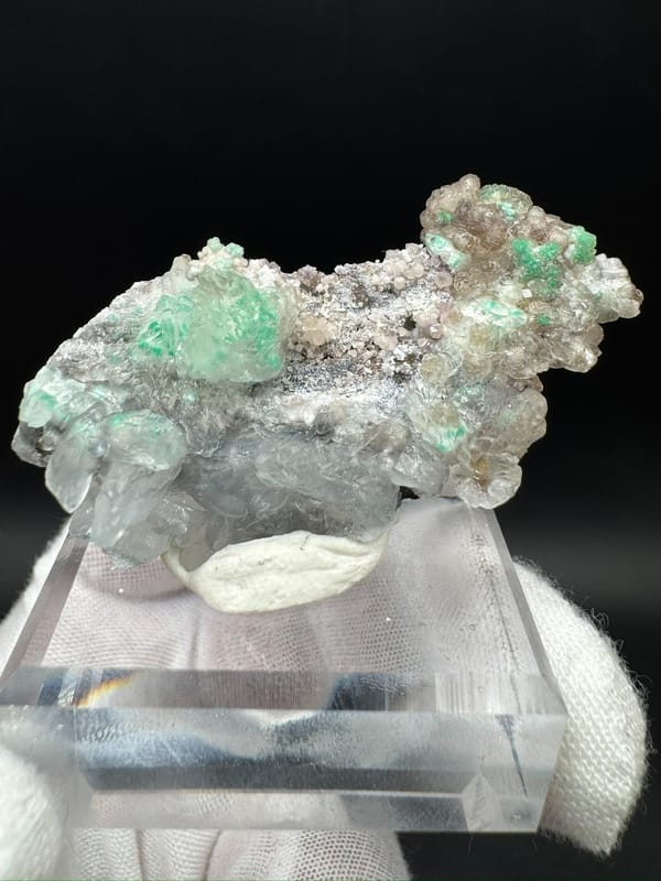 Fluorite from Guizhou, China, individual mineral specimen view 1
