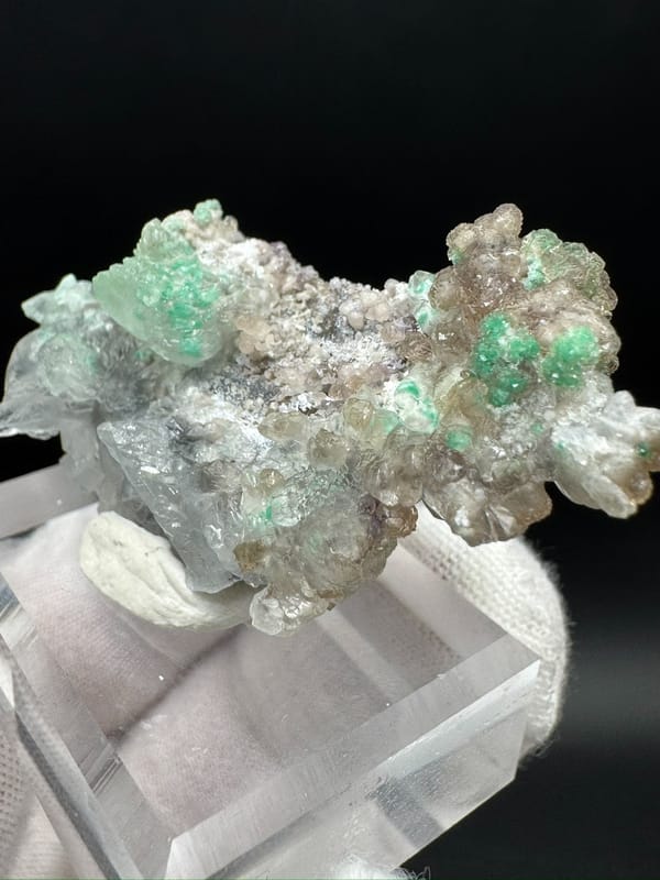 Fluorite from Guizhou, China, individual mineral specimen view 4