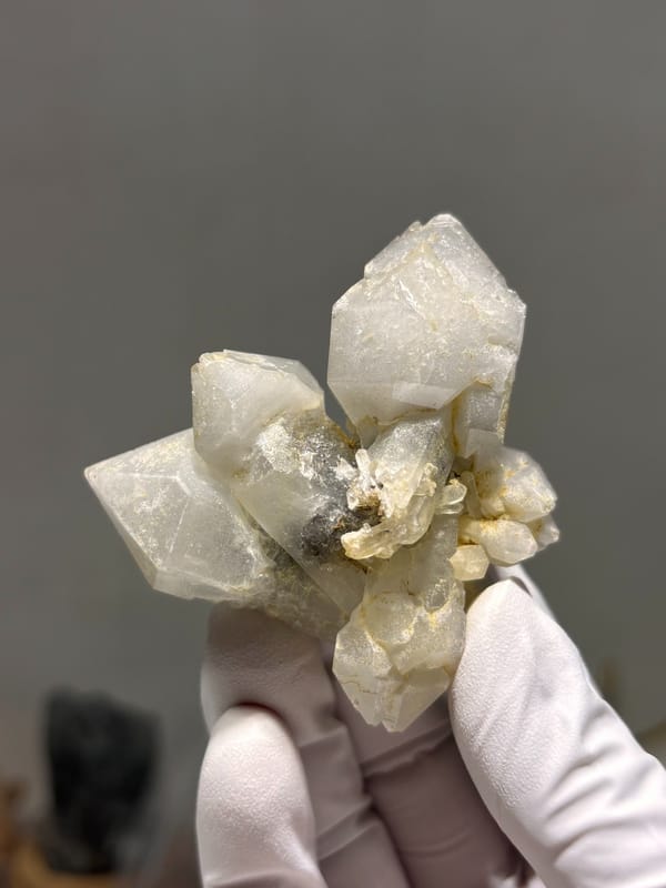 White sketch-pattern quartz cluster from Yunnan, China, reverse side
