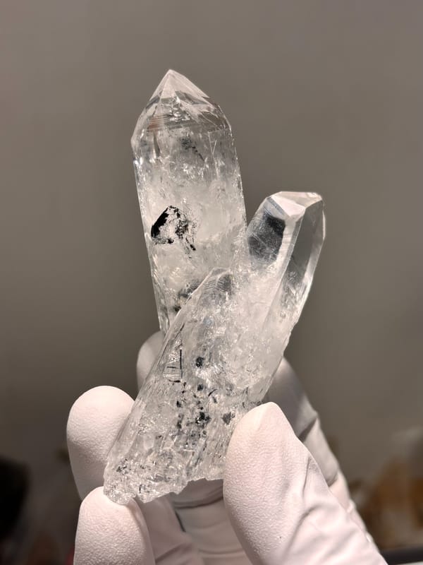 Two crossed clear quartz points with complete tips from Jinkouhe, Sichuan, China, reverse side