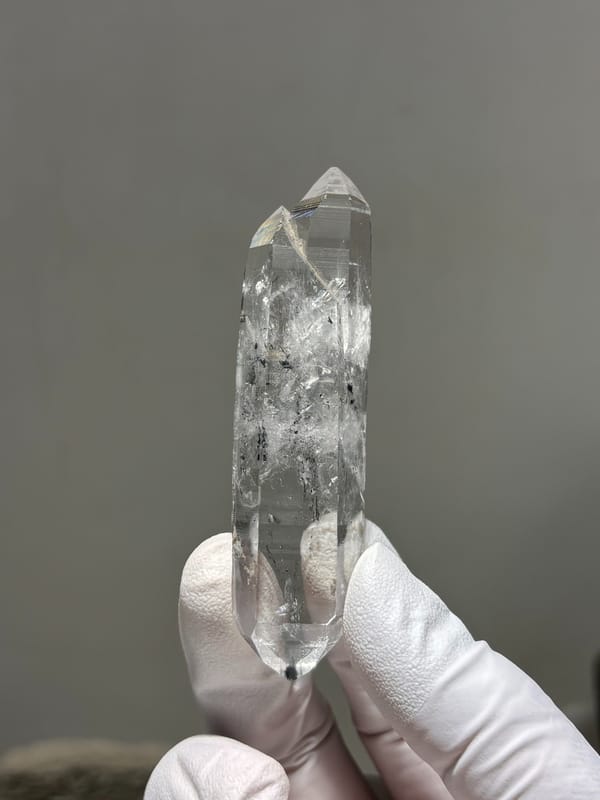 Double-terminated quartz with black inclusions from Jinkouhe, Sichuan, China, second angle