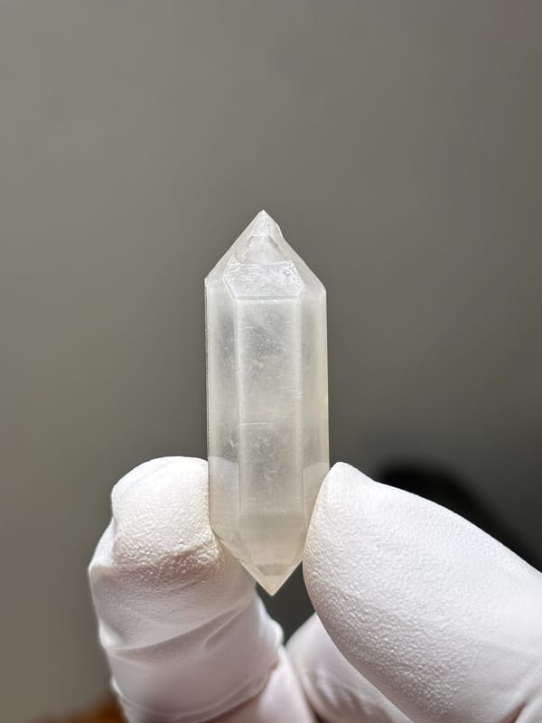 White porcelain sketch-pattern double-terminated quartz from Yunnan, China, close-up of the crystal faces