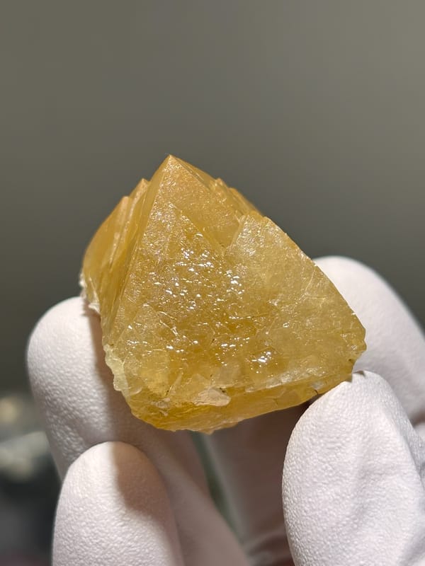 Honey-orange scheelite with complete tip from Xuebaoding, Sichuan, China, reverse side
