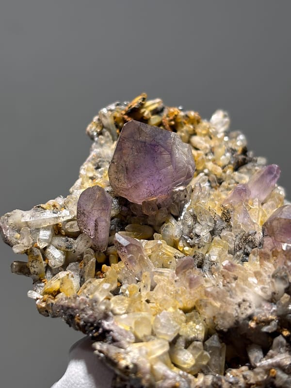 Purple amethyst points on druse plate from Zimbabwe, reverse side