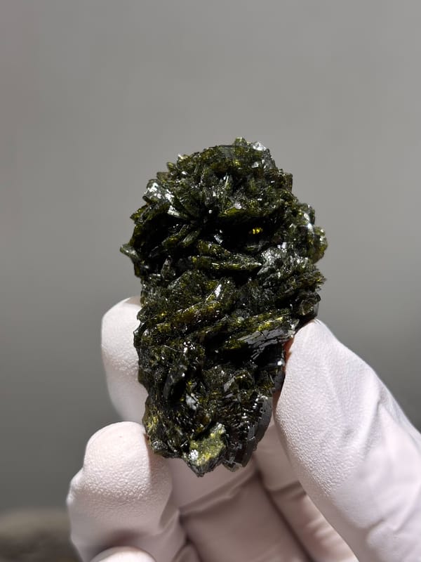 Large-grained epidote floater cluster from Sichuan, China, second angle