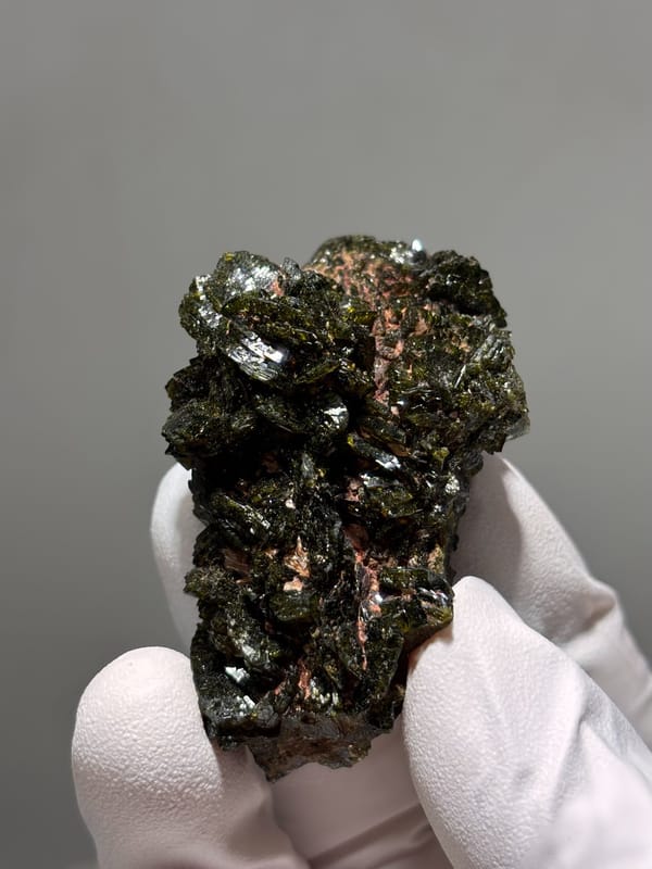 Large-grained epidote floater cluster from Sichuan, China, reverse side