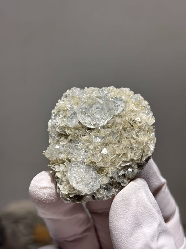 Aquamarine plate on mica from Xuebaoding, Sichuan, China, top view