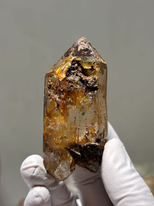 Himalayan quartz with rusty coat and complete tip, reverse side