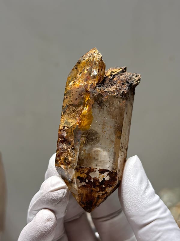 Himalayan quartz with rusty coat and complete tip, detail of the matrix contact