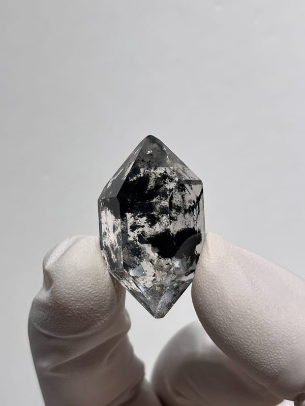 Scattered-ink double-terminated quartz from Chongqing, China, second angle