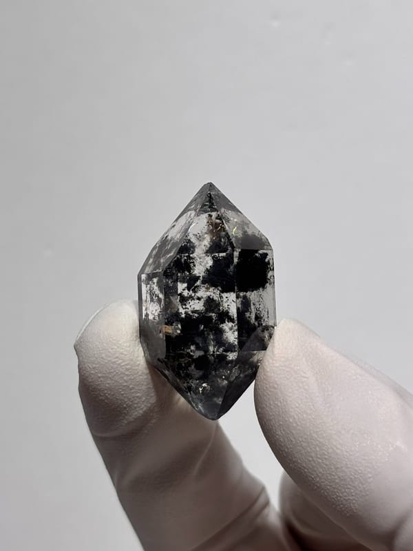 Scattered-ink double-terminated quartz from Chongqing, China, reverse side