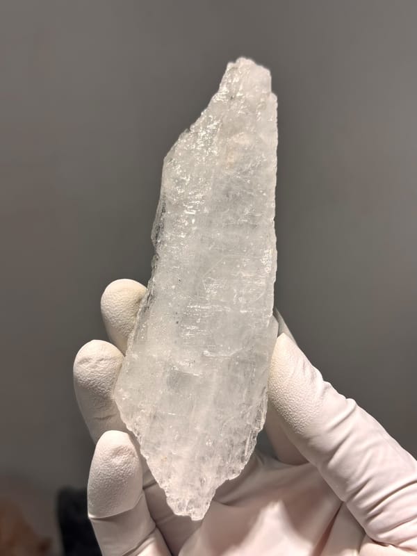 Flat tabular quartz blade from Jinkouhe, Sichuan, China, close-up of the crystal faces
