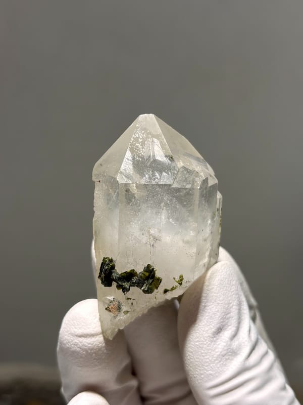 Clear garden quartz point with floater base from Sichuan, China, reverse side