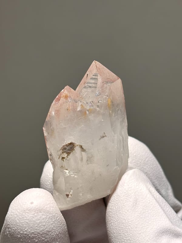 Garden quartz with orange specks inside from Sichuan, China, reverse side